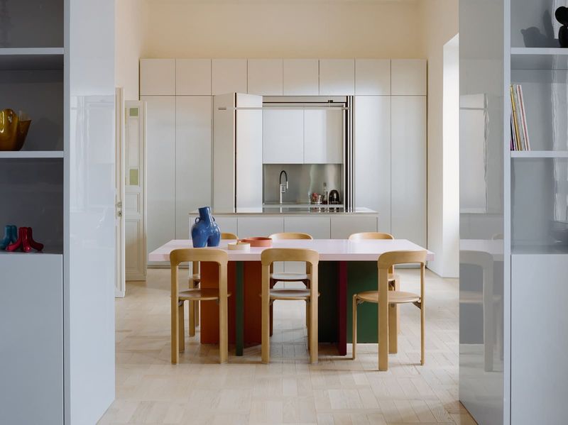 Mirrors, Metal, and Memory in a Roman Apartment