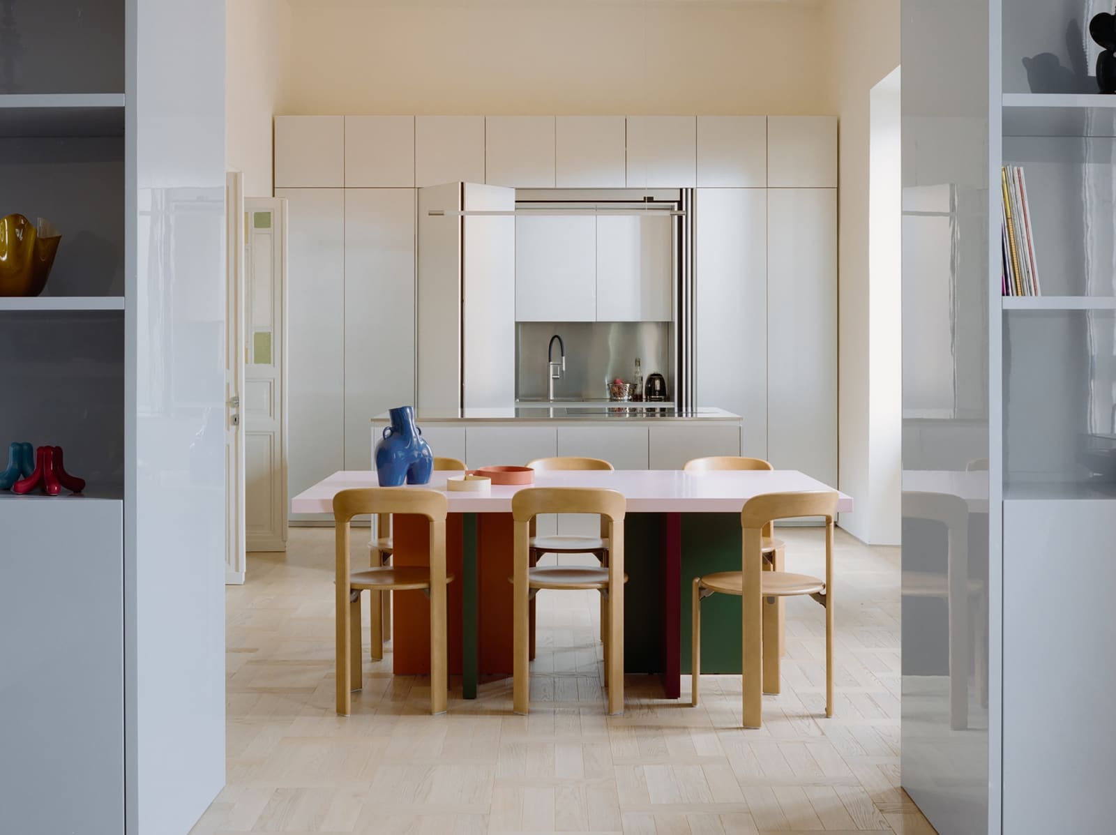 Mirrors, Metal, and Memory in a Roman Apartment