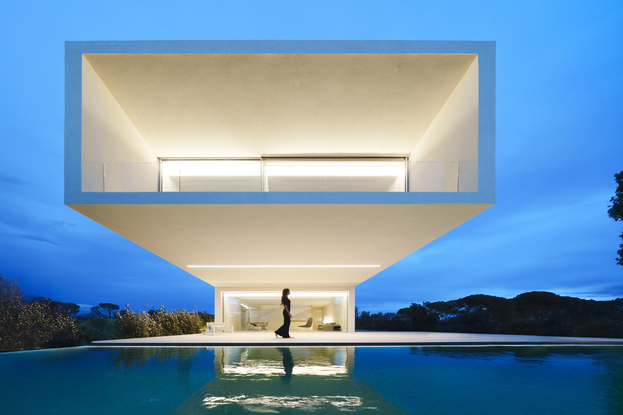 When Structure Becomes Statement: The Cantilevered House as Spatial Argument