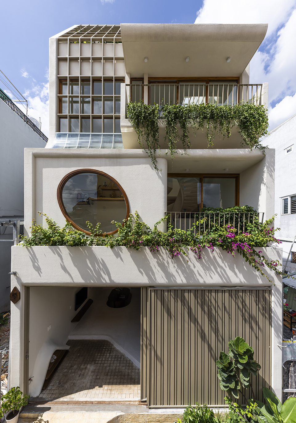 Living With Gaps And Green: Mochi House And The Architecture Of Embraced Imperfection