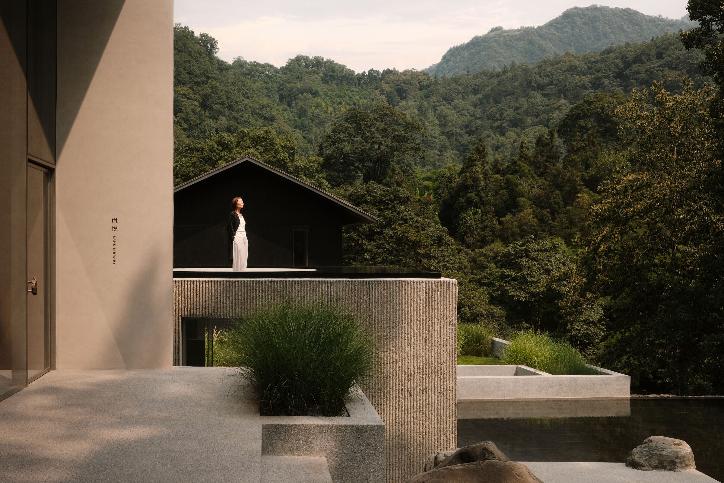 Zolan de Mei: A Contemporary Retreat Shaped by Landscape and Quiet Ritual