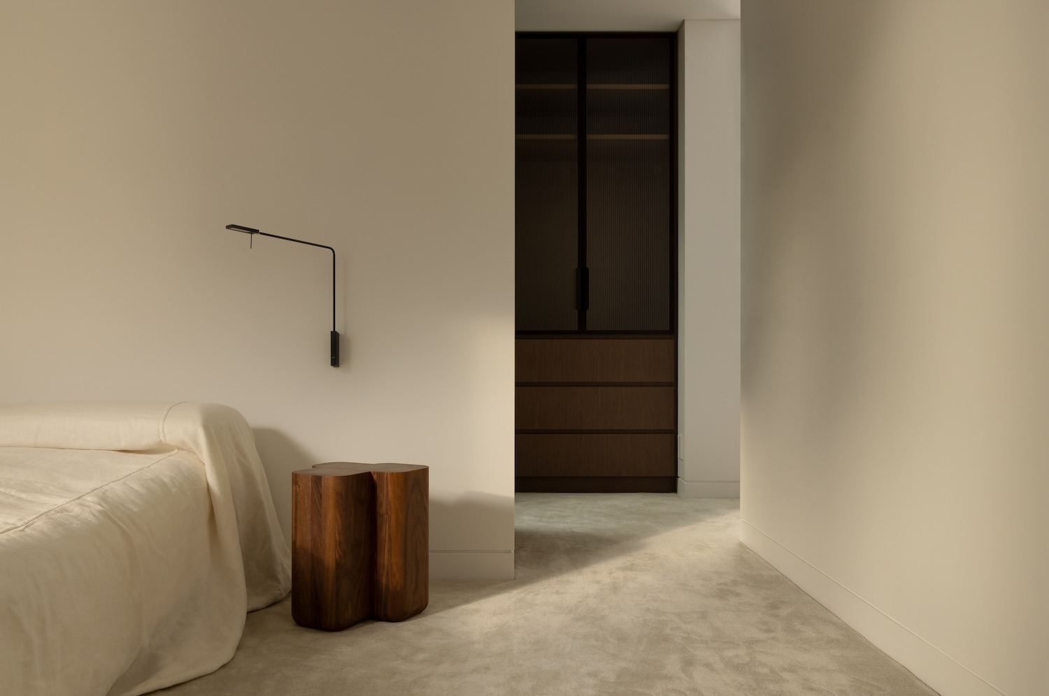 Half Courtyard House: An Inward-Looking Urban Retreat in South Yarra