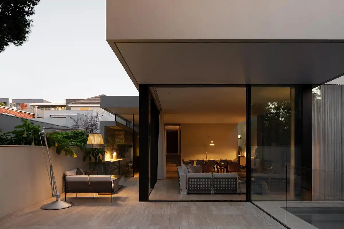 FGR Architects Weave Light and Privacy in Concrete Curtains of the Toorak House