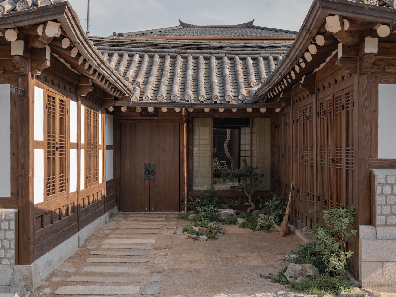 Le Labo’s Local-infused Retail Strategy: A Cultural Journey Through Architecture
