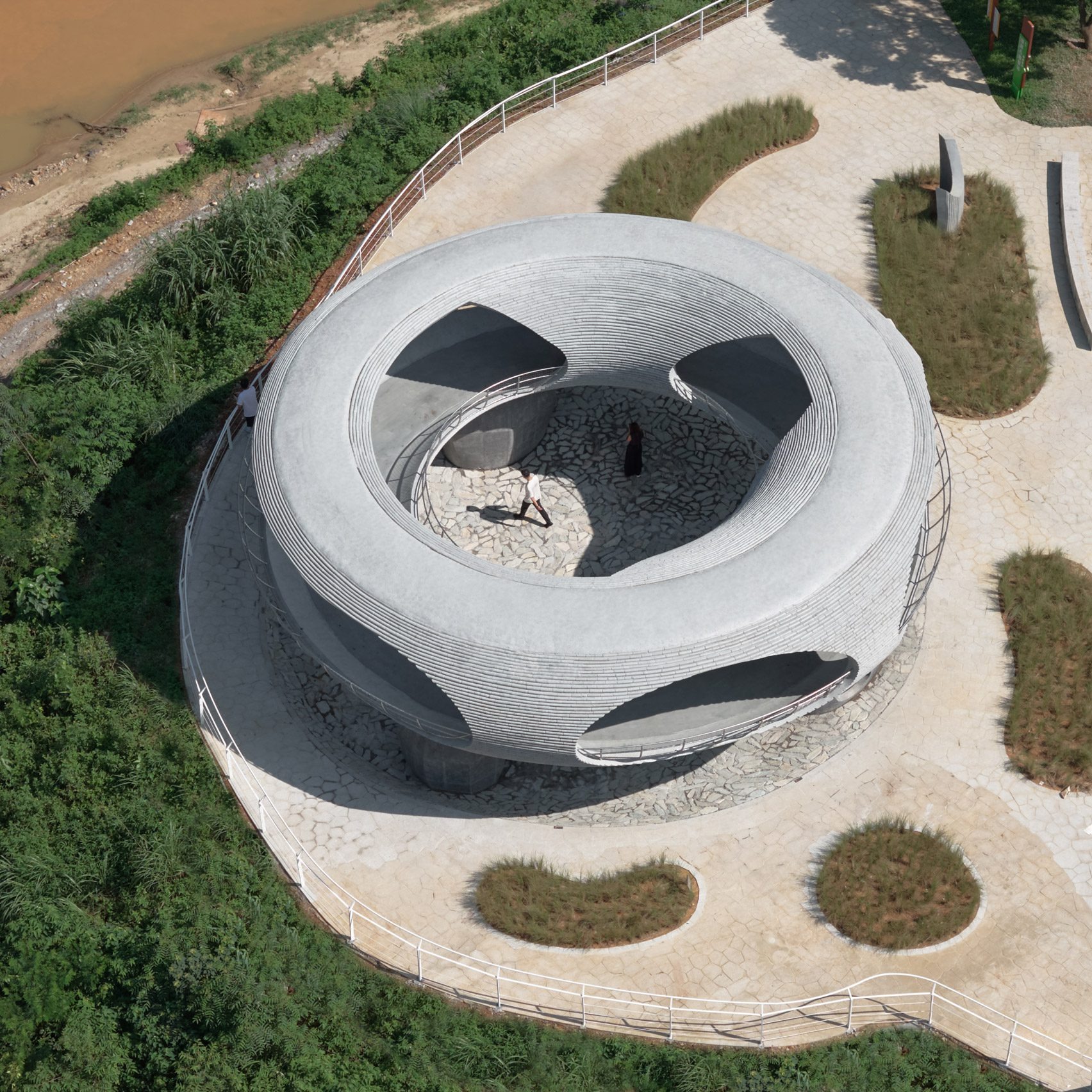 HCCH Studio Curves the Huizhou Horizon into a Resting Loop