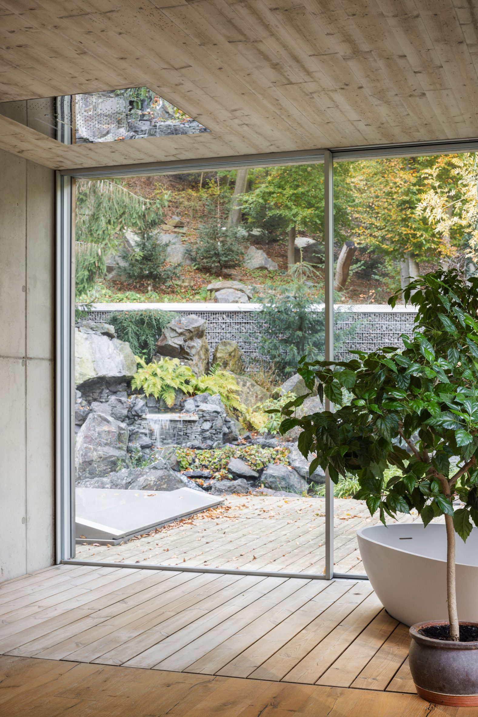 Top Picks - 6 Bathrooms Designed As Architectural Retreats