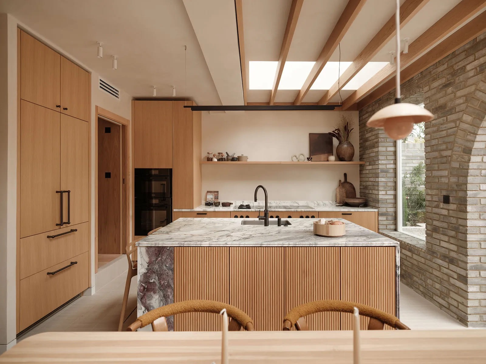 Lithic Silence: Architecture for London Carves a Low-Carbon Sanctuary in Islington