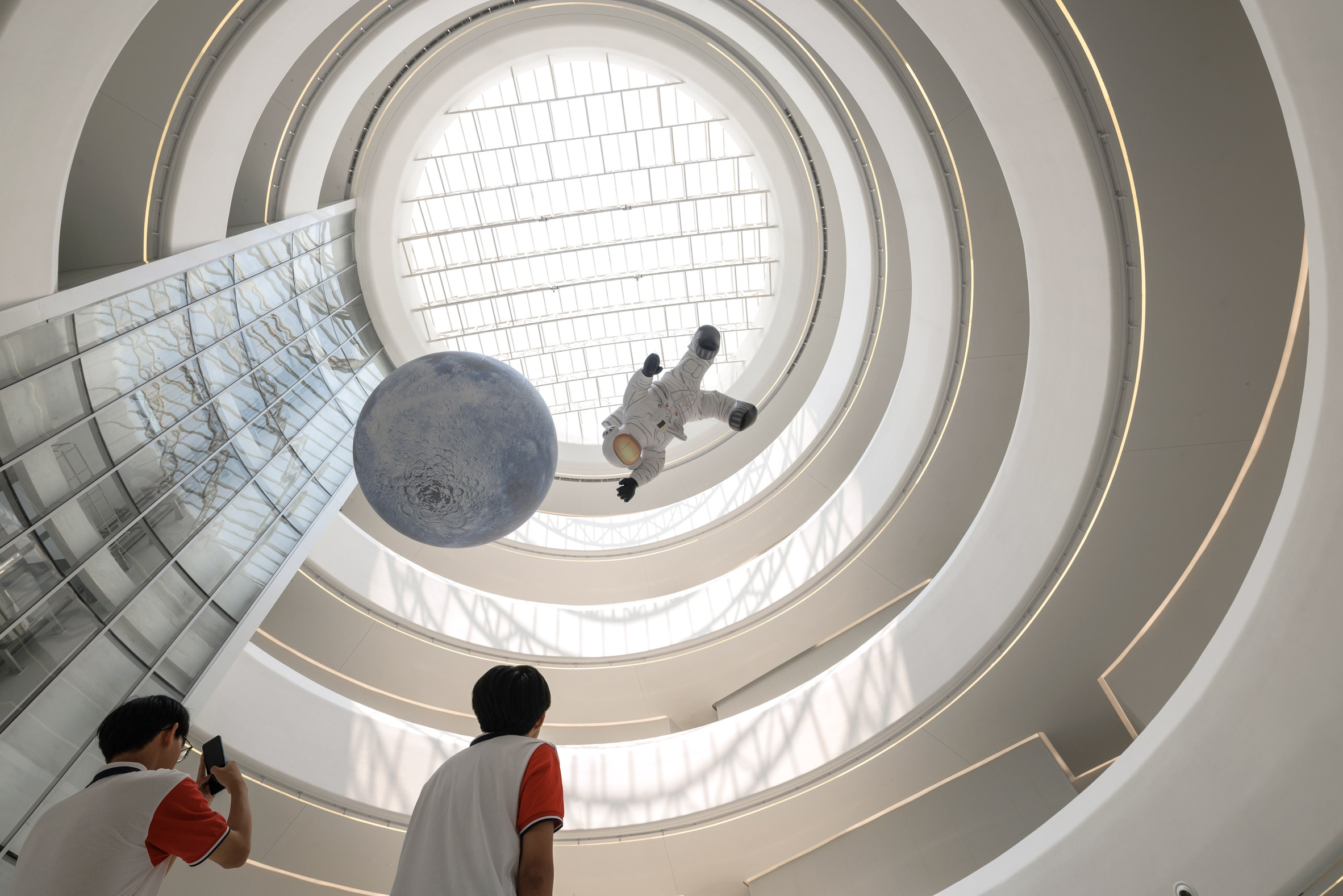 A Silver Spiral Above The Wetlands: MAD’s Hainan Science Museum Reimagines How We Learn