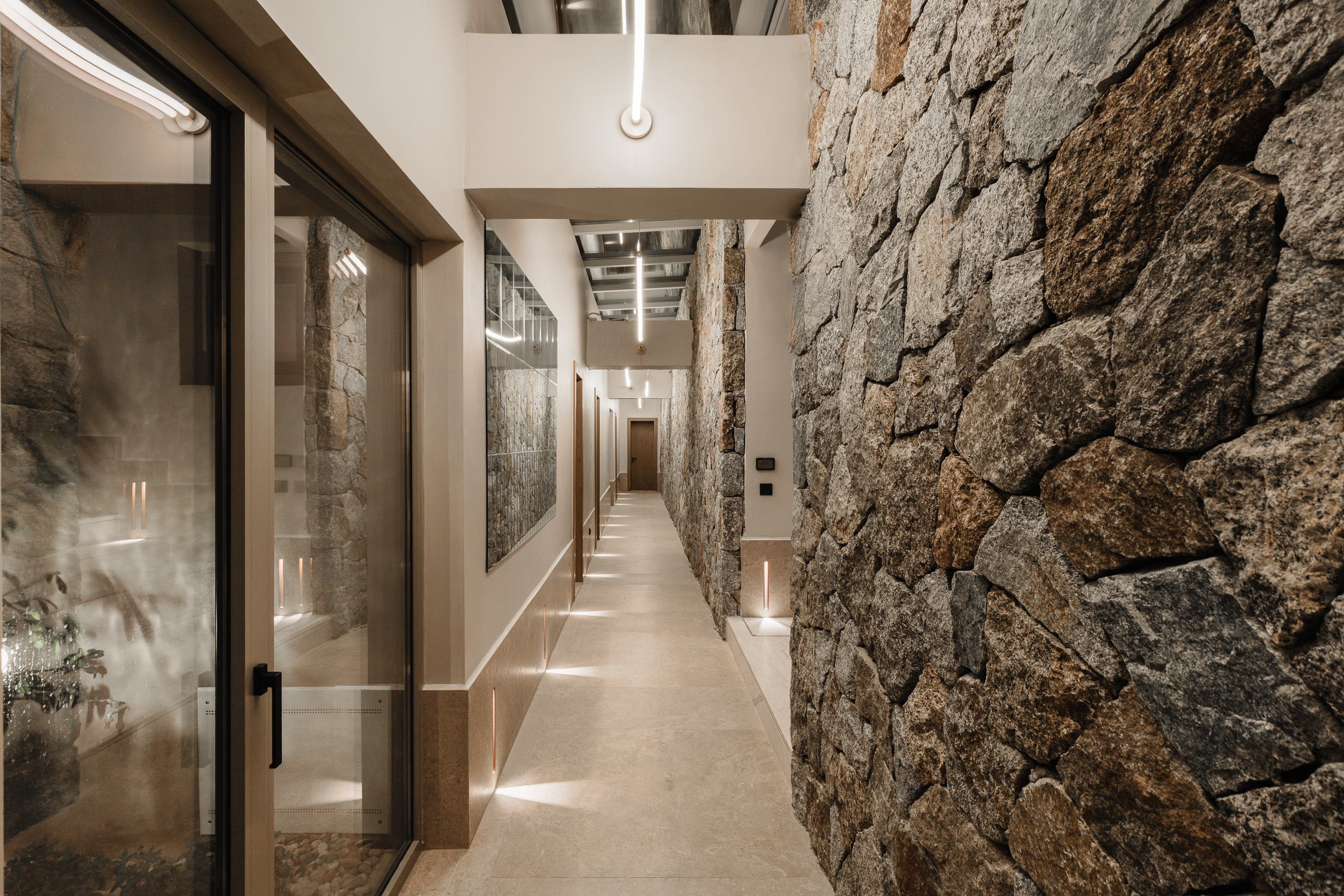 OIKēMA: Carving A Home Into The Aegean Earth