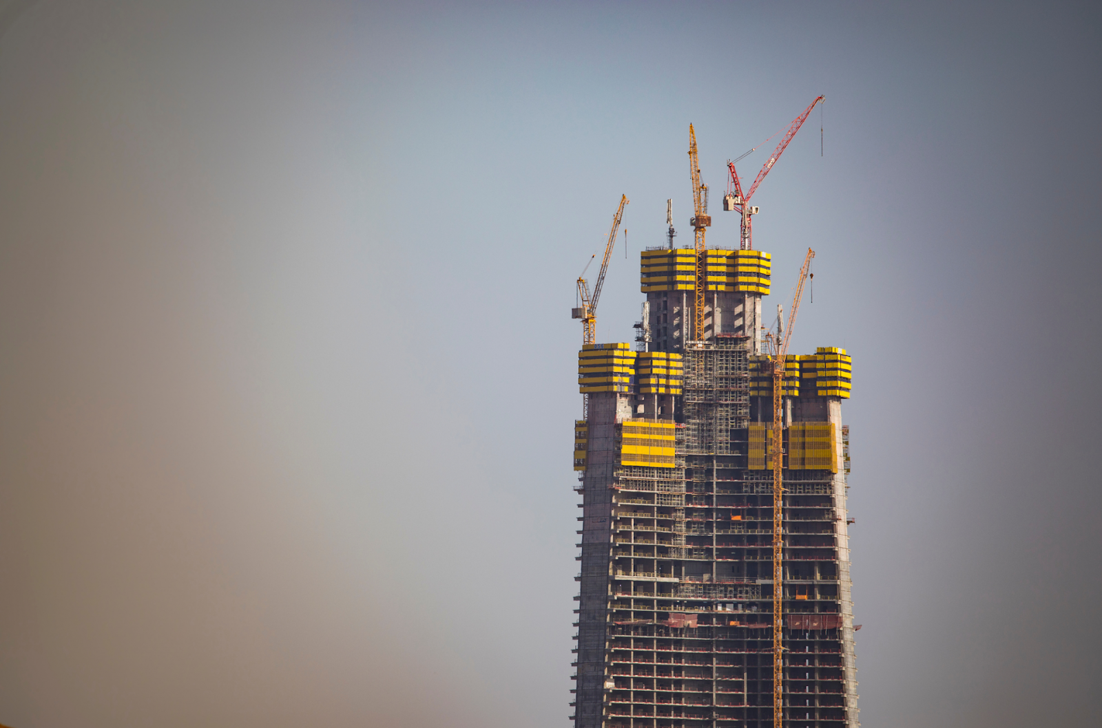 Jeddah Tower: Engineering a Vertical City in the Desert