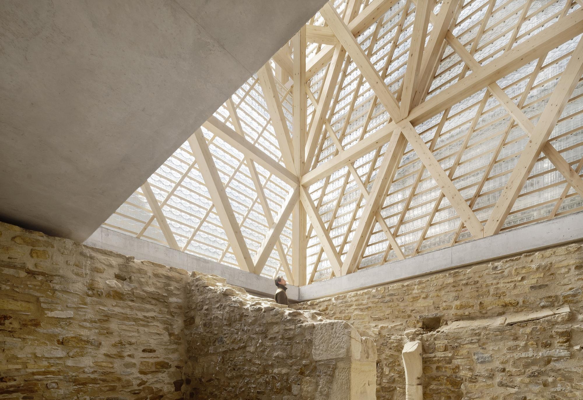 A Ghost in Glass: wulf architekten Resurrects Reutlingen’s Medieval Memory