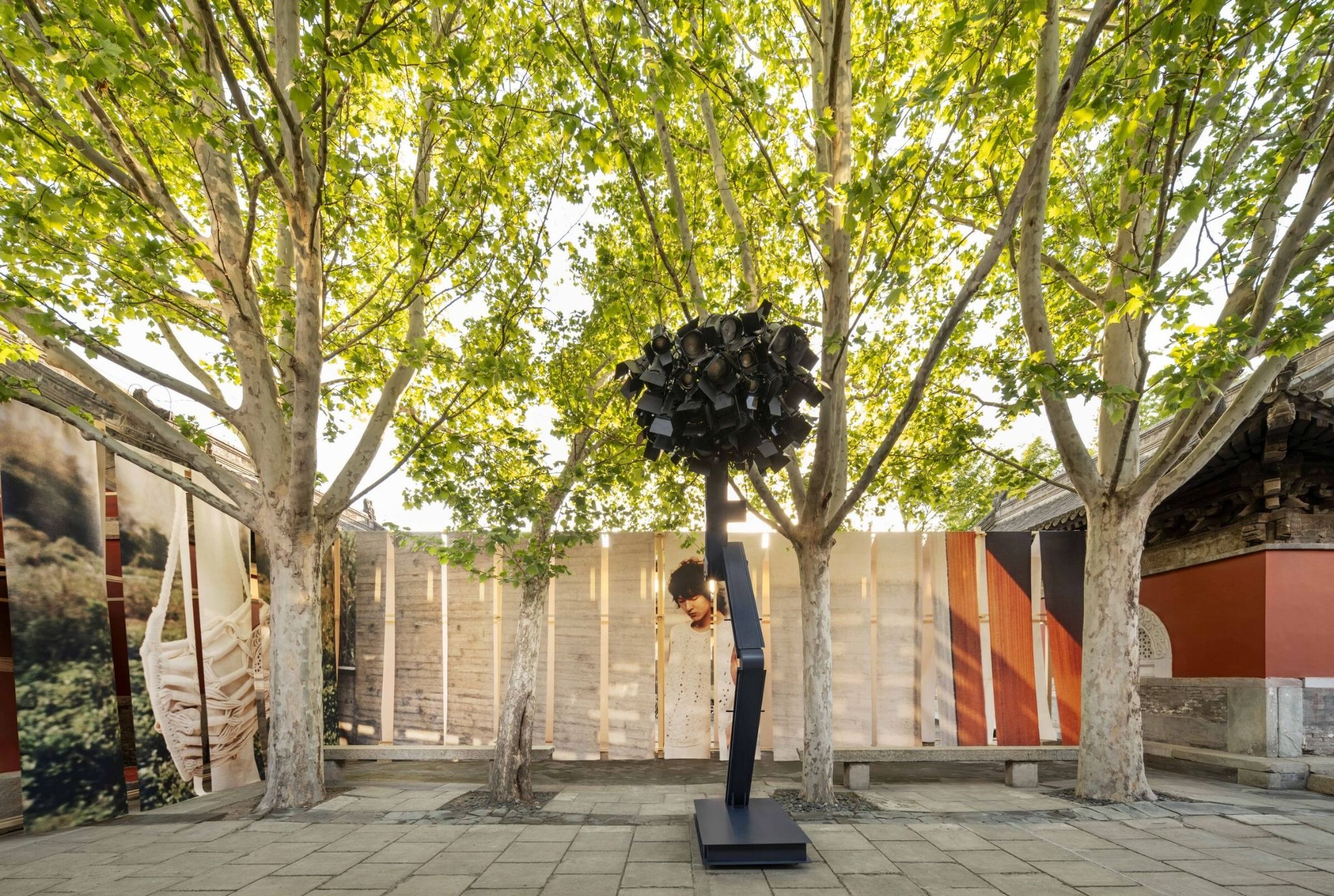 The Invisible Stitch: Zara’s Minimalist Dialogue with Beijing’s Ancient Hutongs