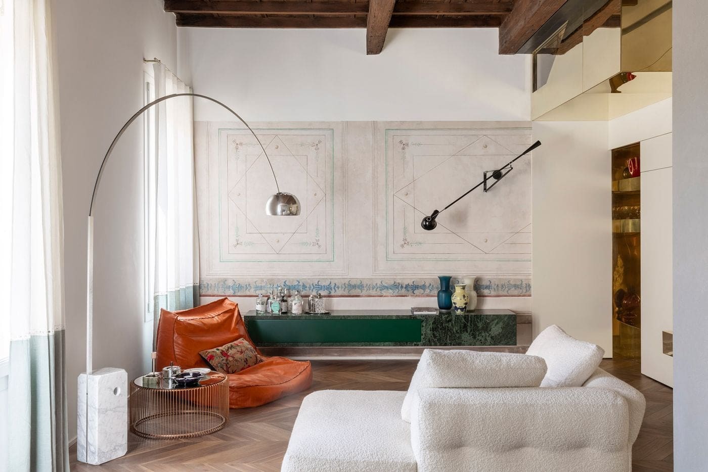 When Brass Meets Fresco: A Ferrara Apartment Unafraid of Contrast