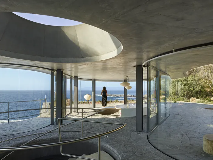 Stretching the Concrete Horizon Across the Chilean Cliffs