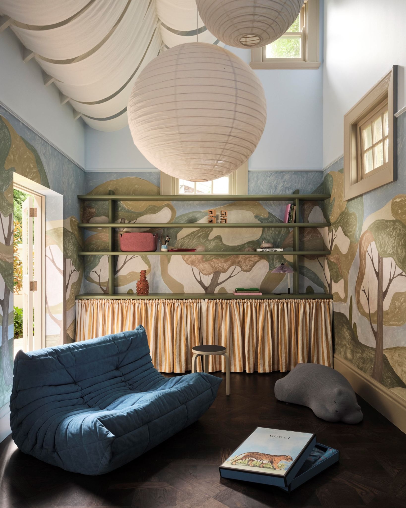 Jillian Dinkel Paints Sydney's Kilmory House in Shadows and Stone