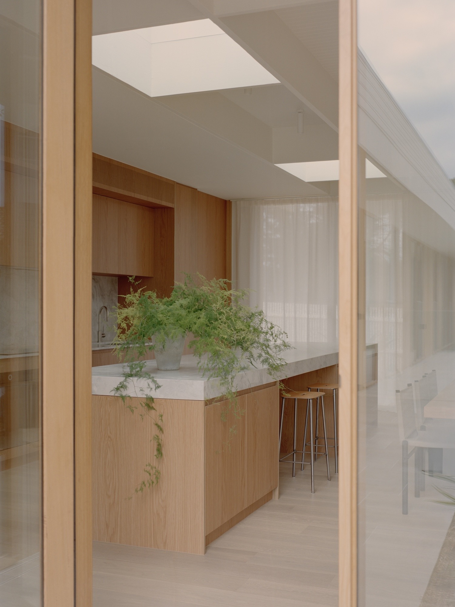 Mount Martha House II: A Coastal Home Shaped by Light, Privacy, and Quiet Continuity