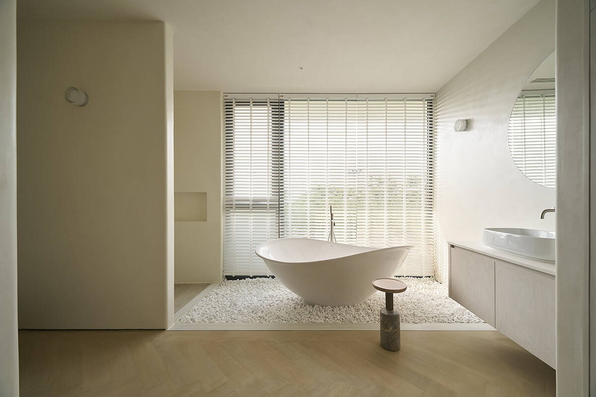 Casa Pura: Where Concrete Meets Conscience - The Art of Rustic Minimalism
