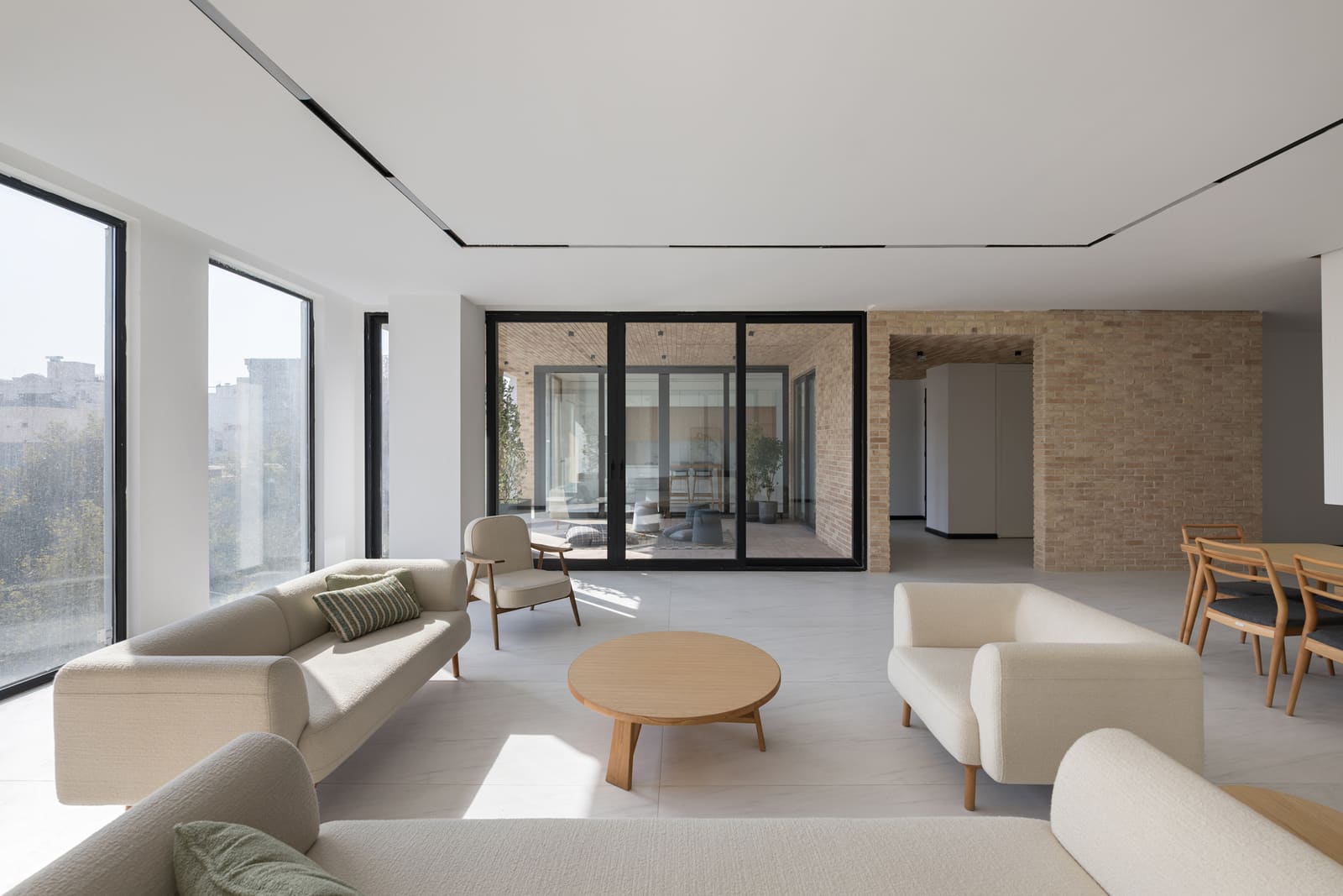 How a Mashhad Apartment Block Reclaims the Courtyard for Modern Living