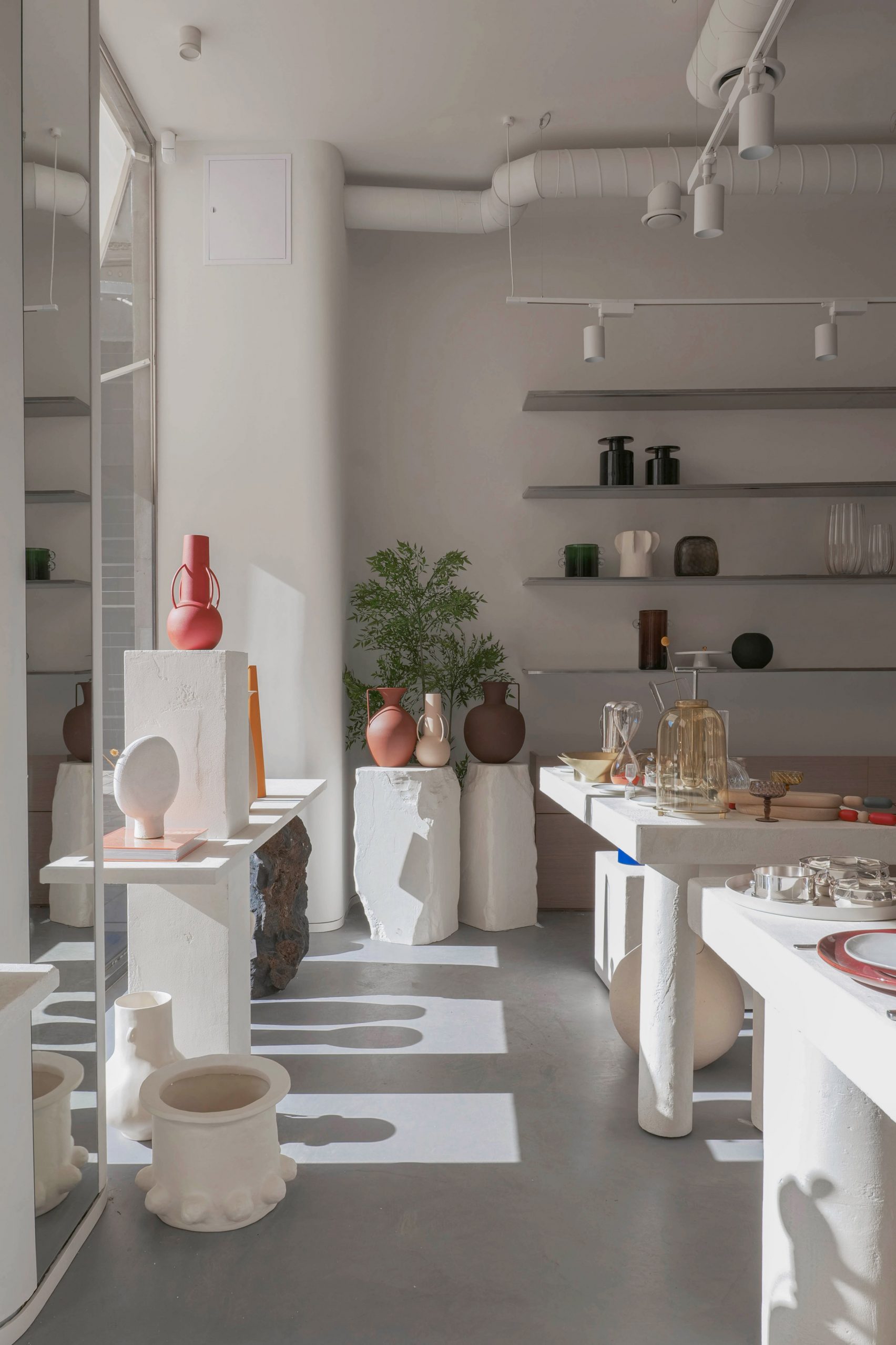 Top Picks - 10 Retail Spaces Designed Like Galleries