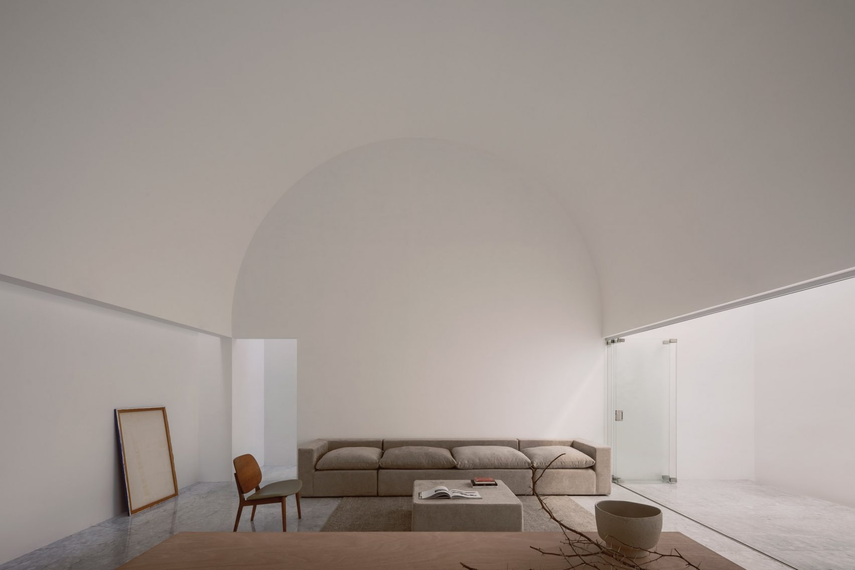 White Home: A Quiet Dialogue Between Privacy, Light and Urban Refuge