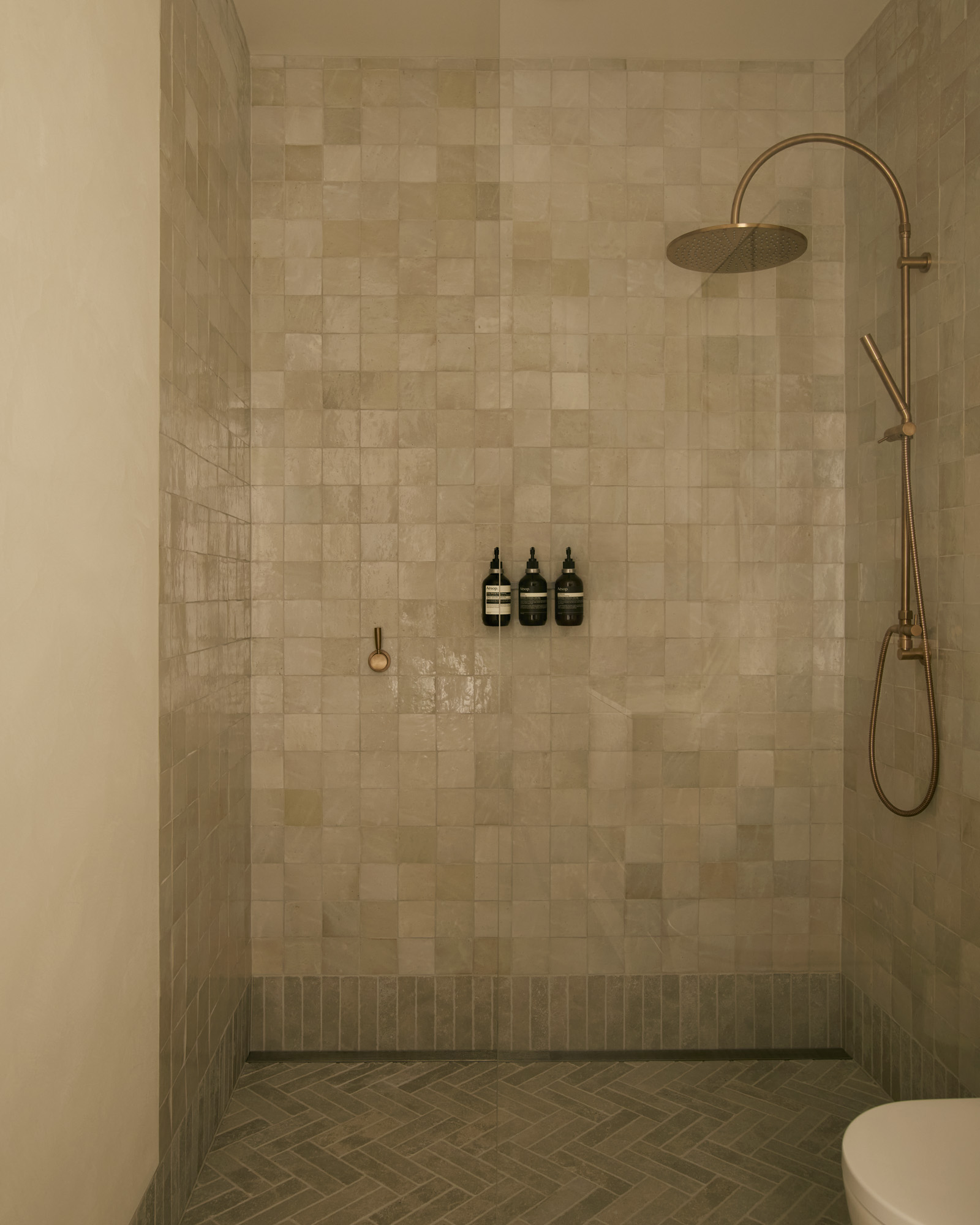 Bronze Valley: A Thoughtful Fusion Of Memory, Elegance, And Everyday Life