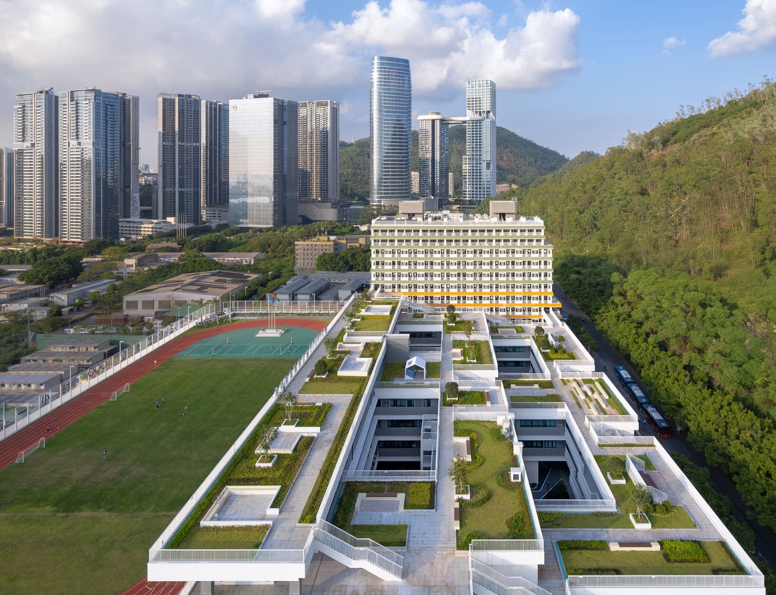 Learning Among Terraces: A Coastal School That Borrows From the Landscape