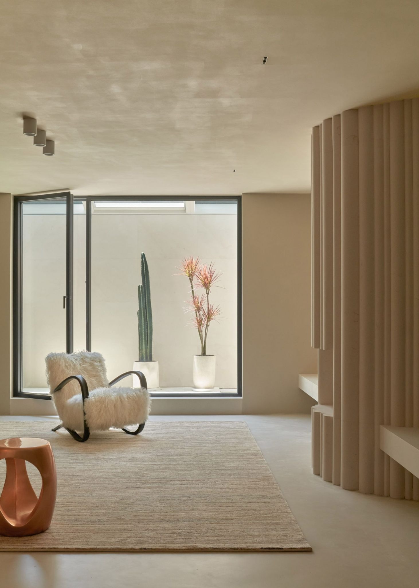 Fog Architecture Shapes a Quiet Domestic Landscape in Shanghai’s Xijiao Residence