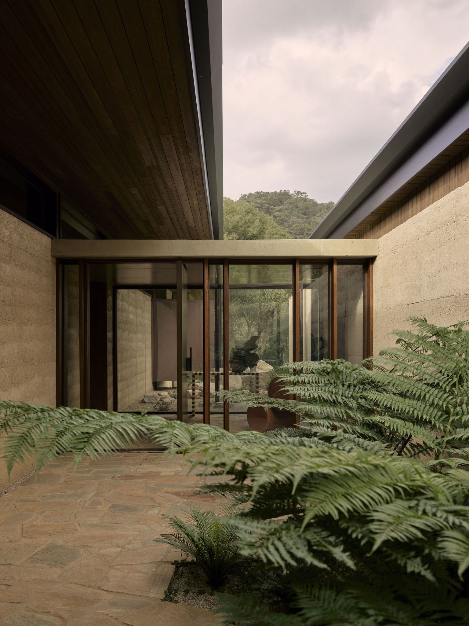Finca Talluca: A Currumbin Valley Retreat Where Brutalism Meets Midcentury Poise