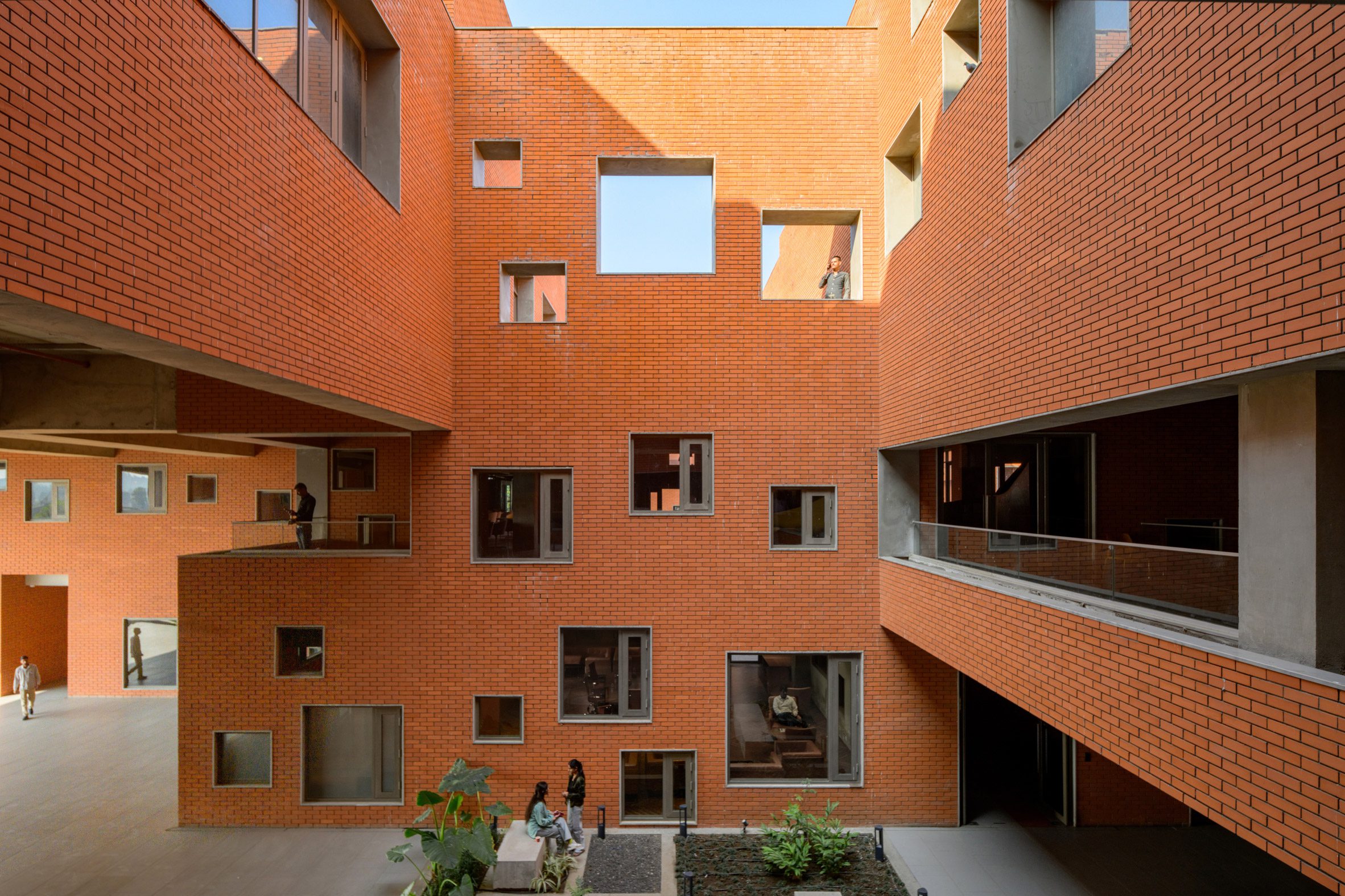 How Sanjay Puri Architects Crafted An Engaging Academic Landscape At Prestige University, India
