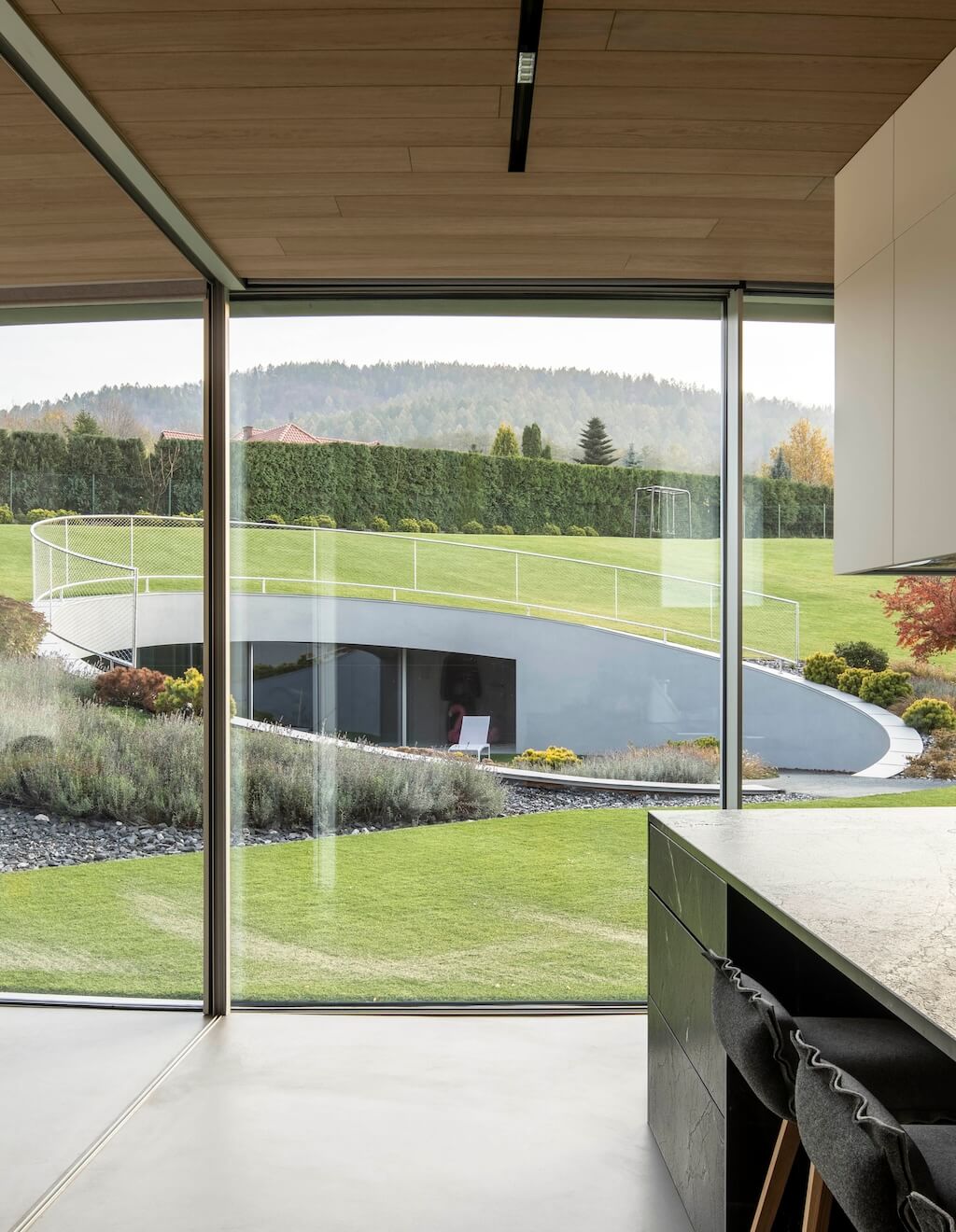 Turning With The Mountain: Yaw House By KWK Promes