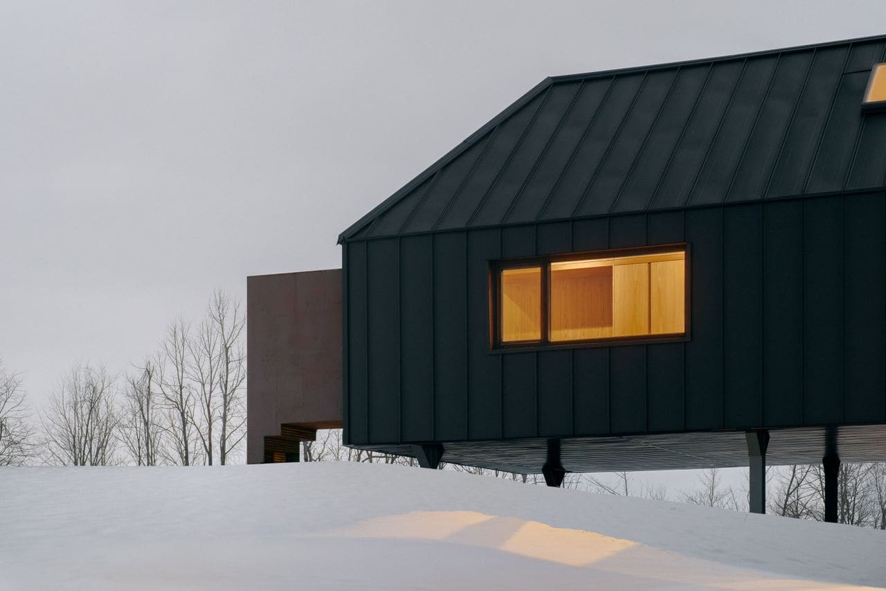 When Restraint Becomes Architecture: A Canadian Cabin That Defies Photographic Belief