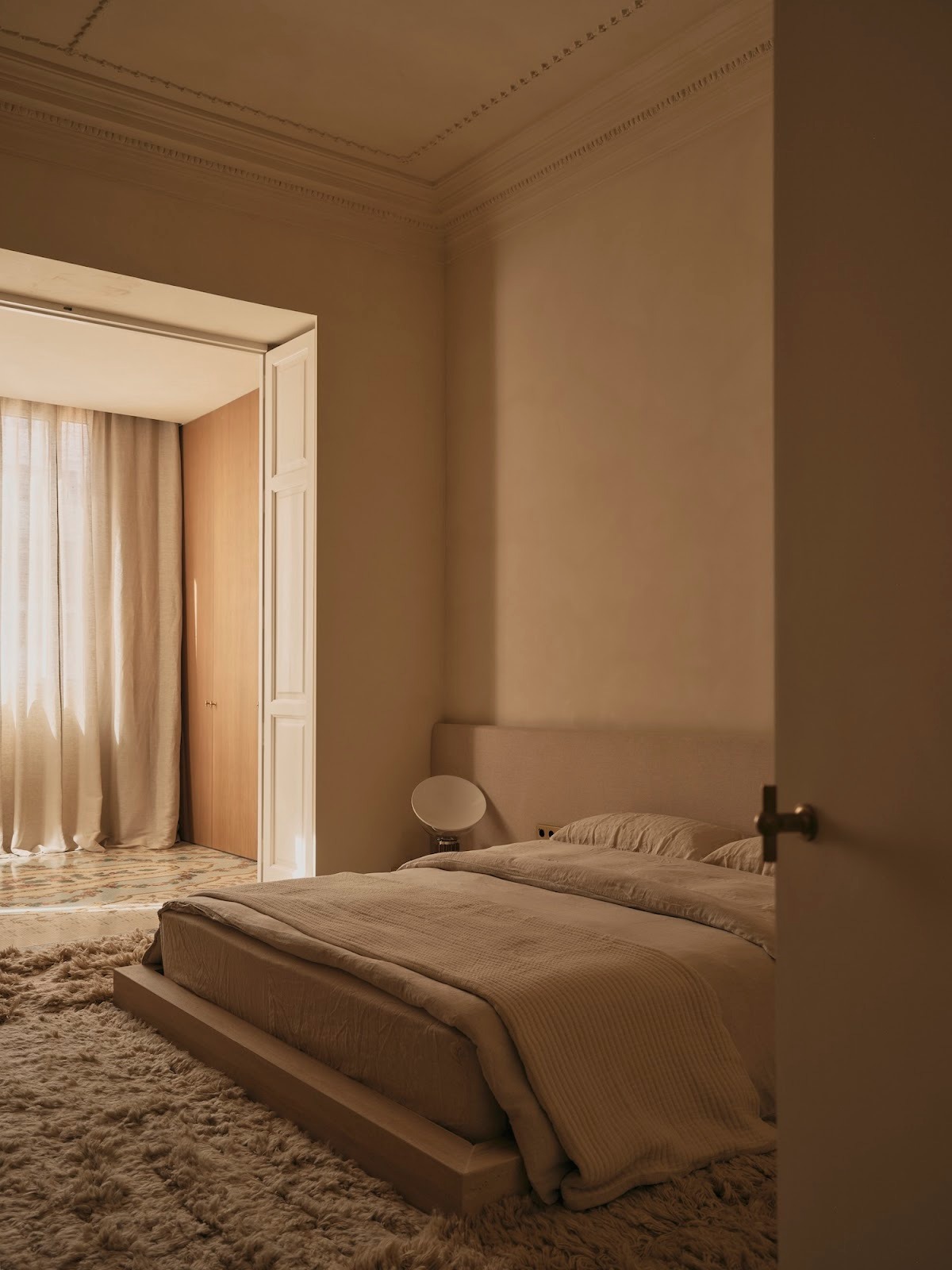 GE Apartment: A Quiet Domestic Landscape Shaped by Light and Proportion