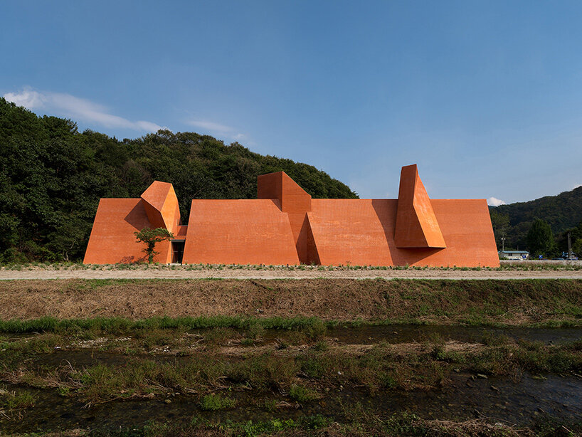 Monologue Café: A Fortress Of Memory Carved Into The Korean Landscape