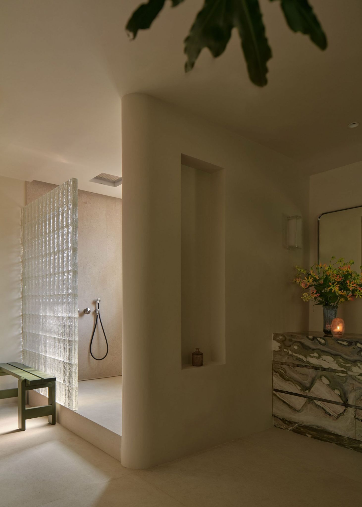 Fog Architecture Shapes a Quiet Domestic Landscape in Shanghai’s Xijiao Residence