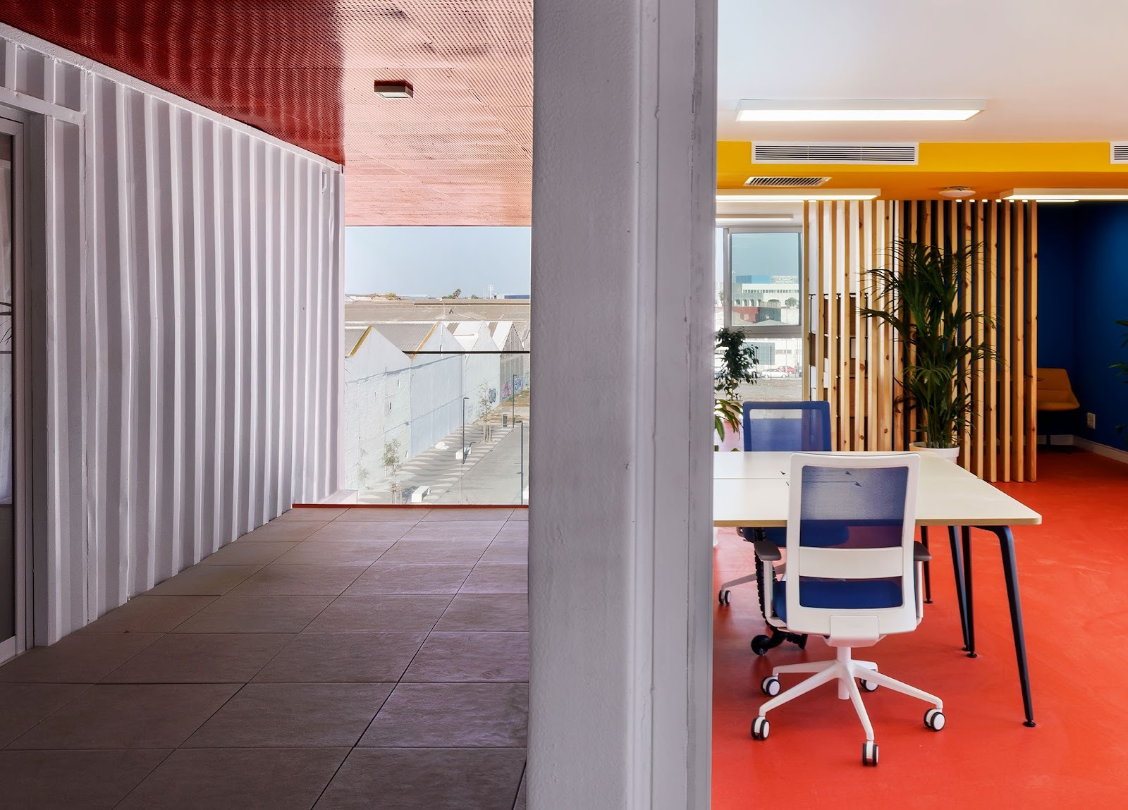 The Cargo of Ideas: Carquero Arquitectura Docks the "Incubazul" in Cadiz