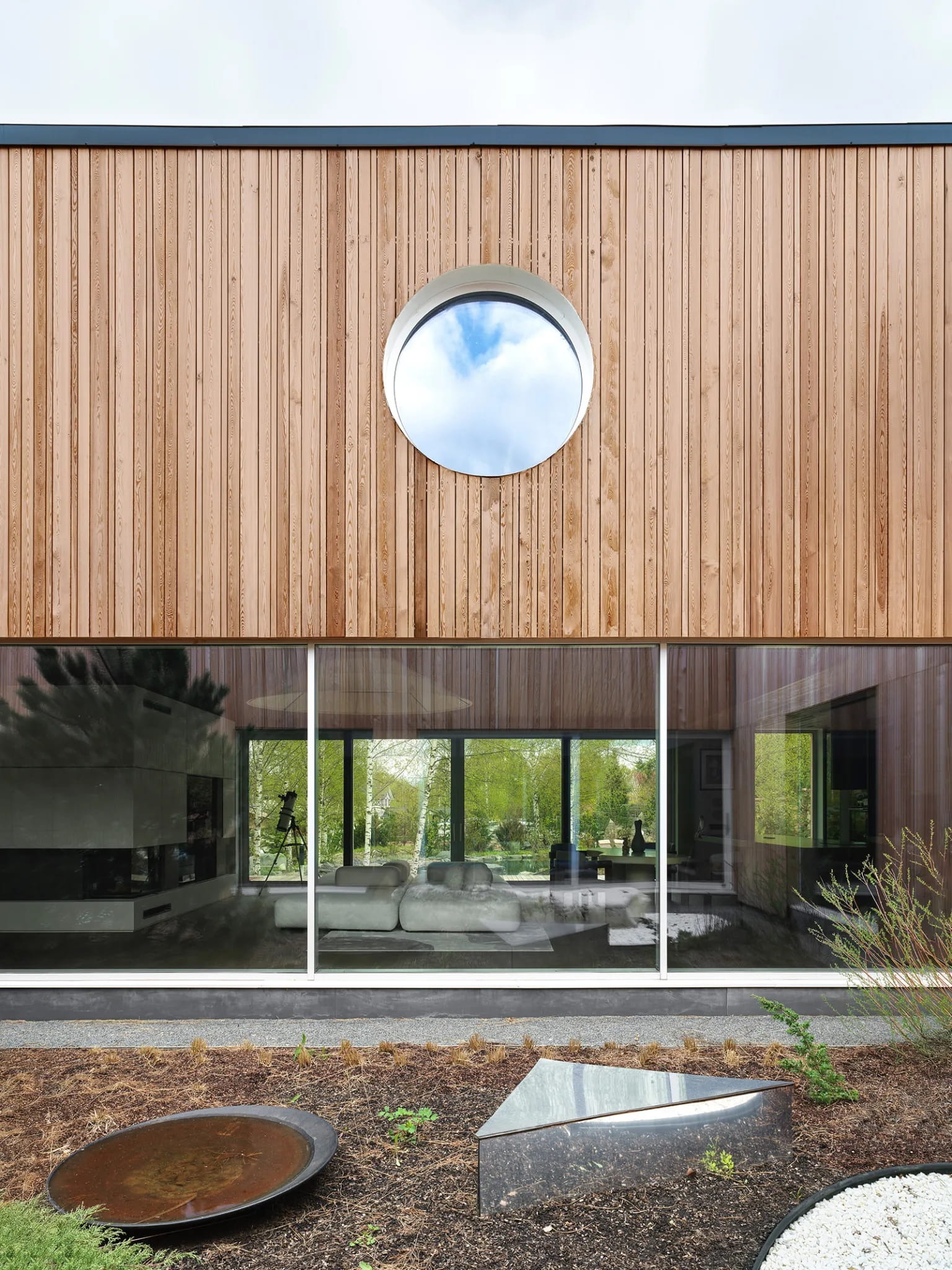 The Light Trap: ZROBIM Architects Harvests Solitude in the Nemo Atrium House