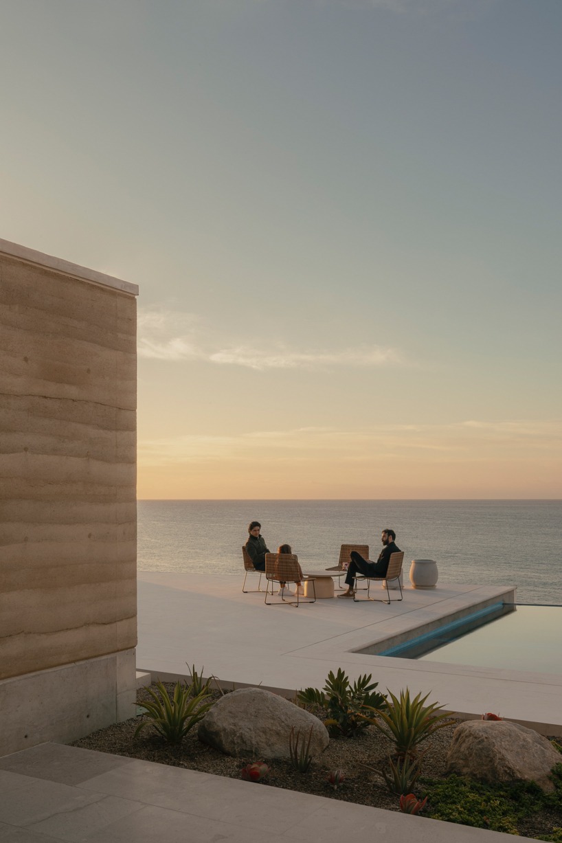 Casa del Este by JVL Arquitectos: An Earthbound Symphony of Silence and Light