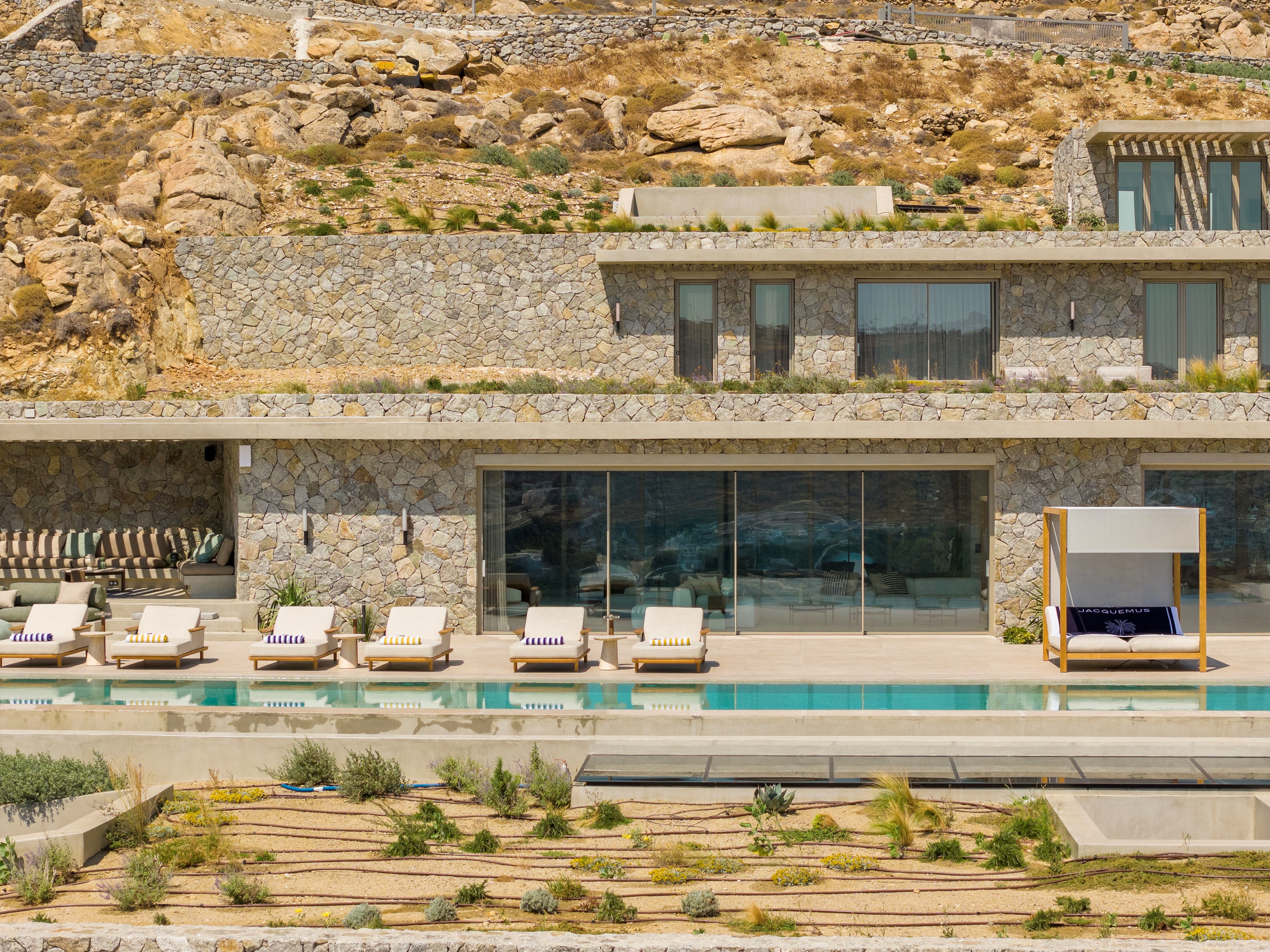 OIKēMA: Carving A Home Into The Aegean Earth