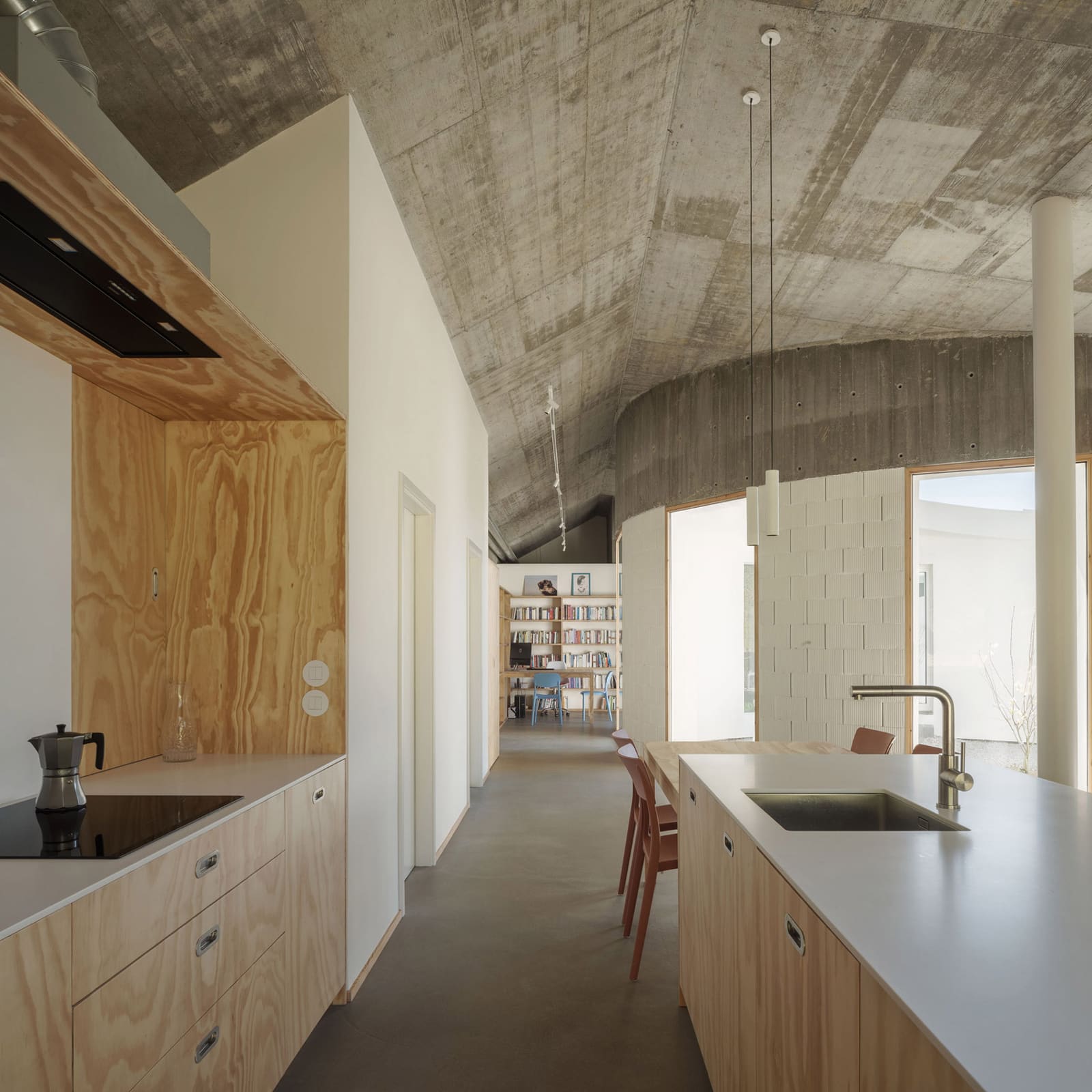 How a Curved Courtyard Reinterprets Galician Rural Design