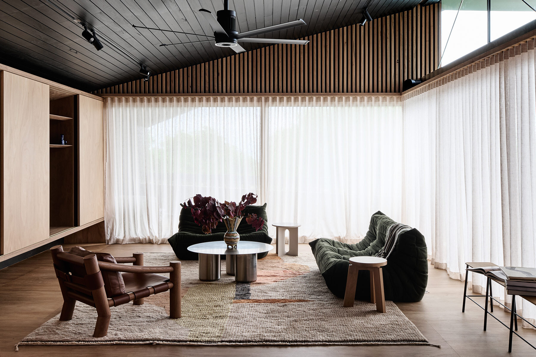 FIGR Architecture Studio’s Kross House Hovers Above Mount Martha With A Pavilion-style Layout