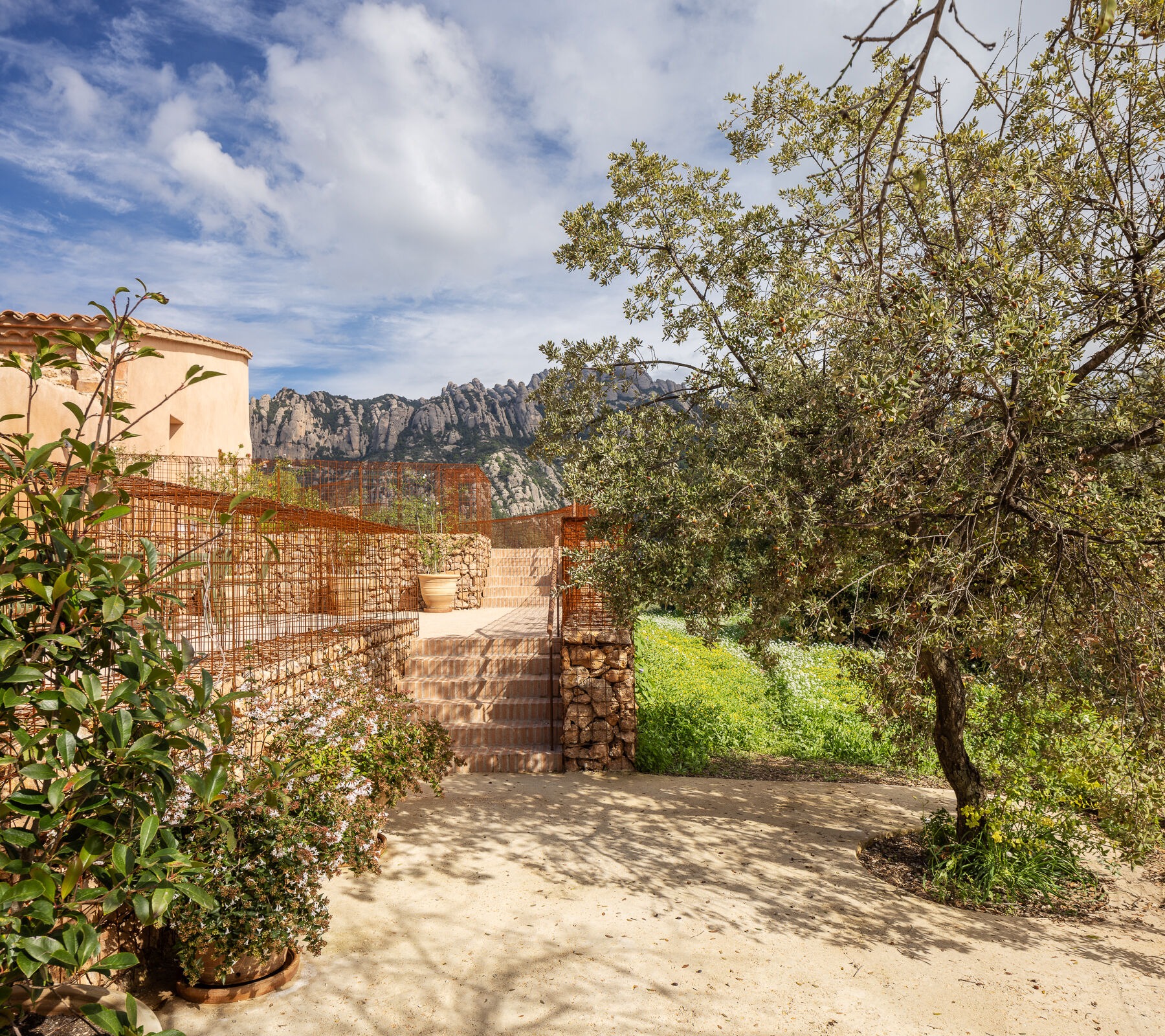 A Dialogue of Stone and Lattice: SCOB Weaves the Contemporary into the Historic Fabric of Can Farrés
