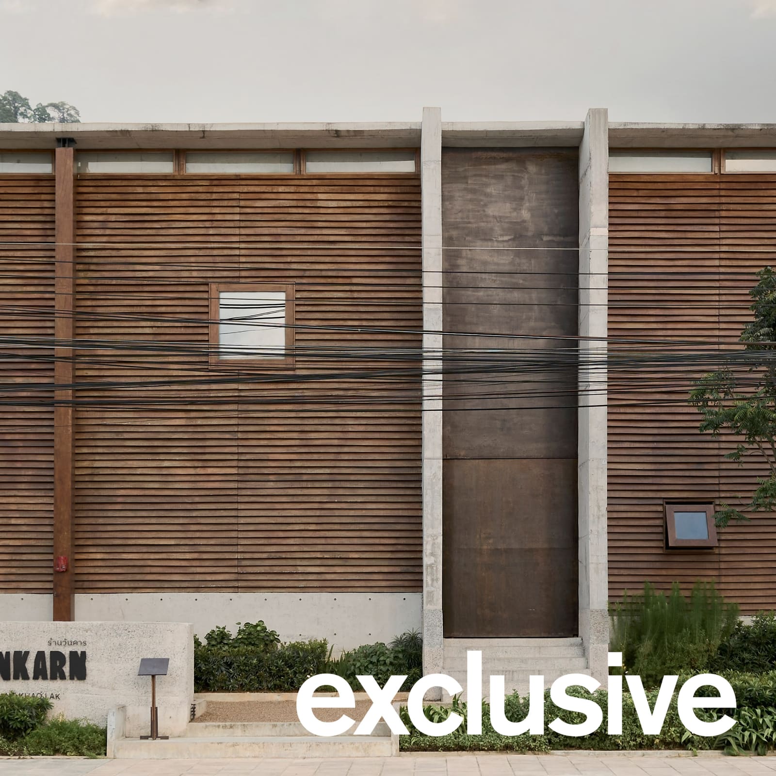 Louvred Timber Skin and Salvaged Tiles Shape a Thai Restaurant That Breathes