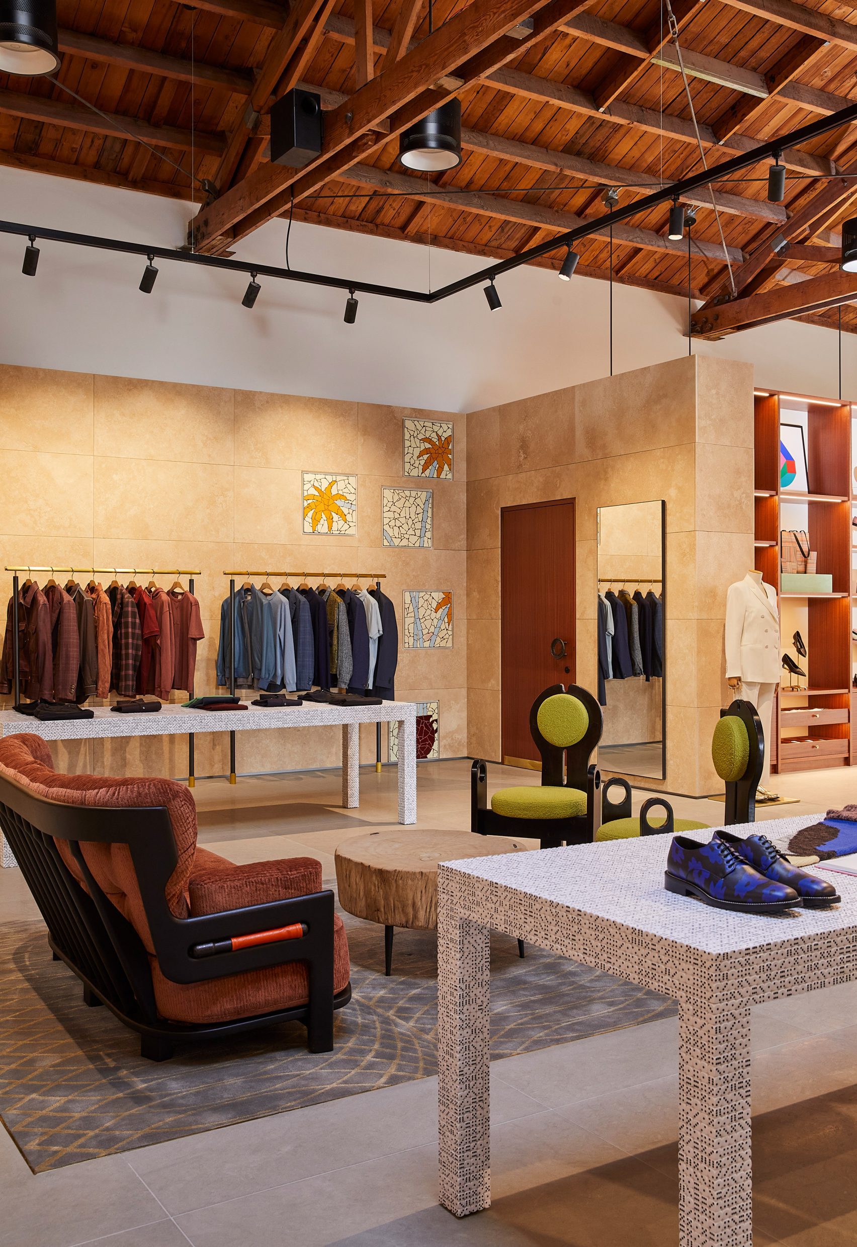Top Picks - 10 Retail Spaces Designed Like Galleries