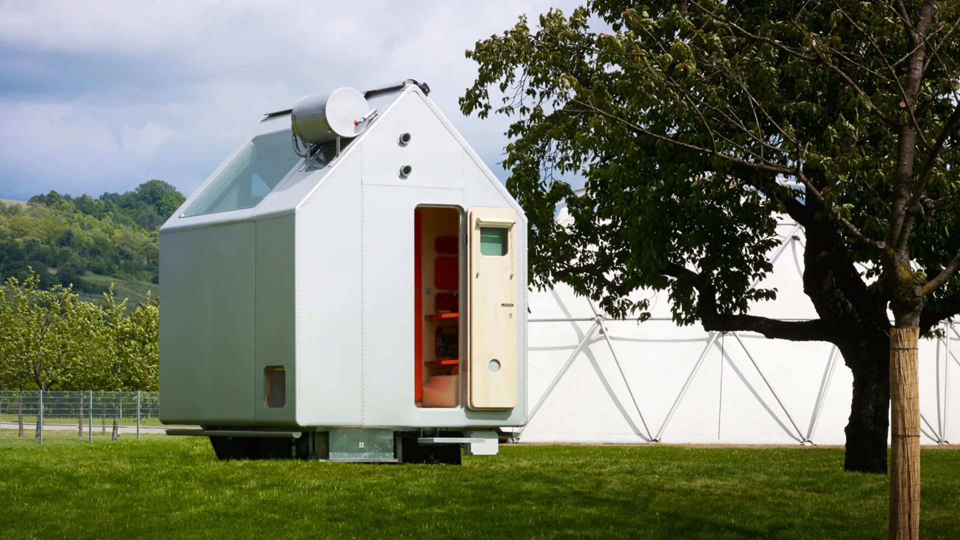 Top Picks - 5 Best Compact Homes: Small Scale, Big Design
