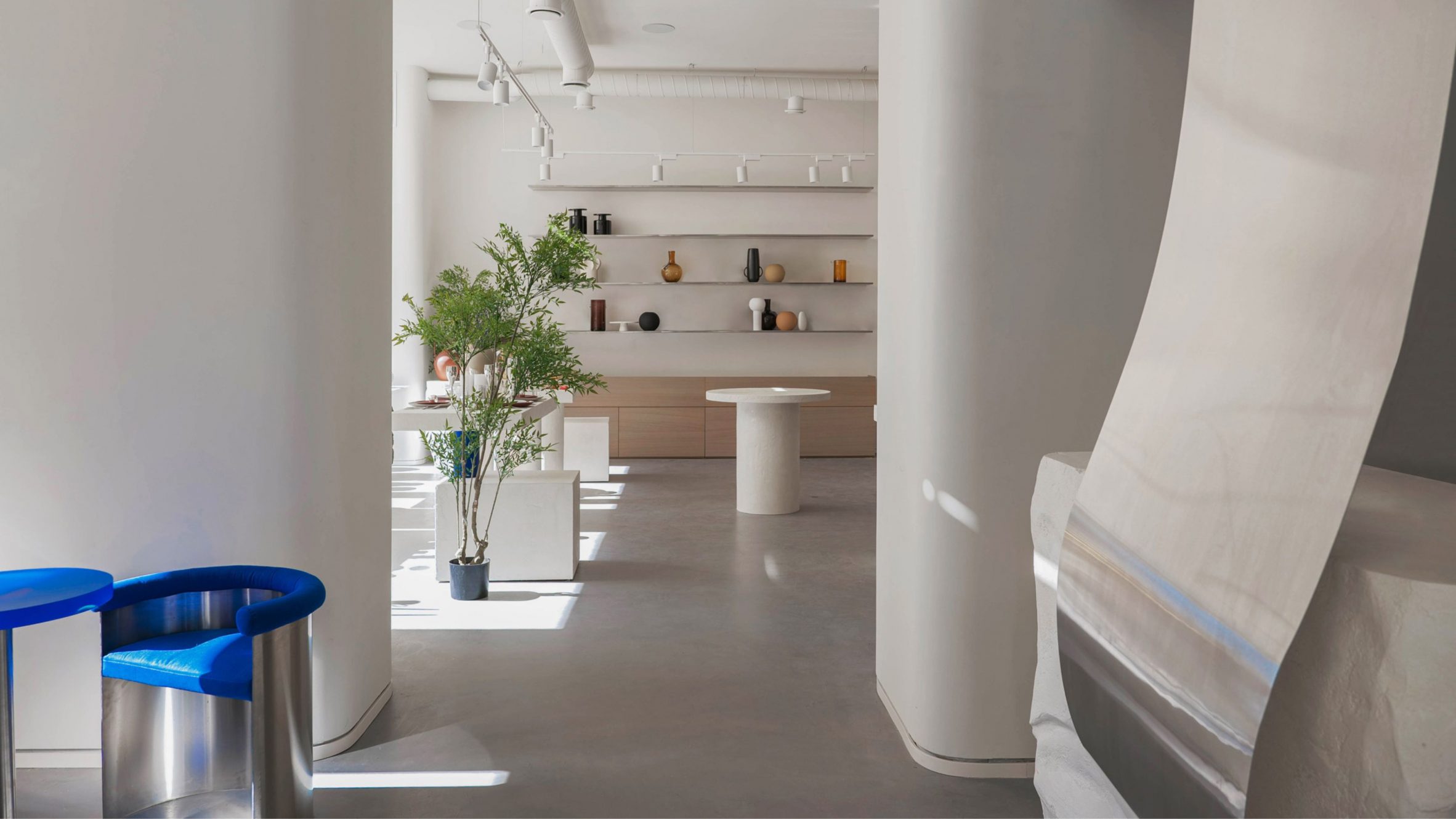 Top Picks - 10 Retail Spaces Designed Like Galleries