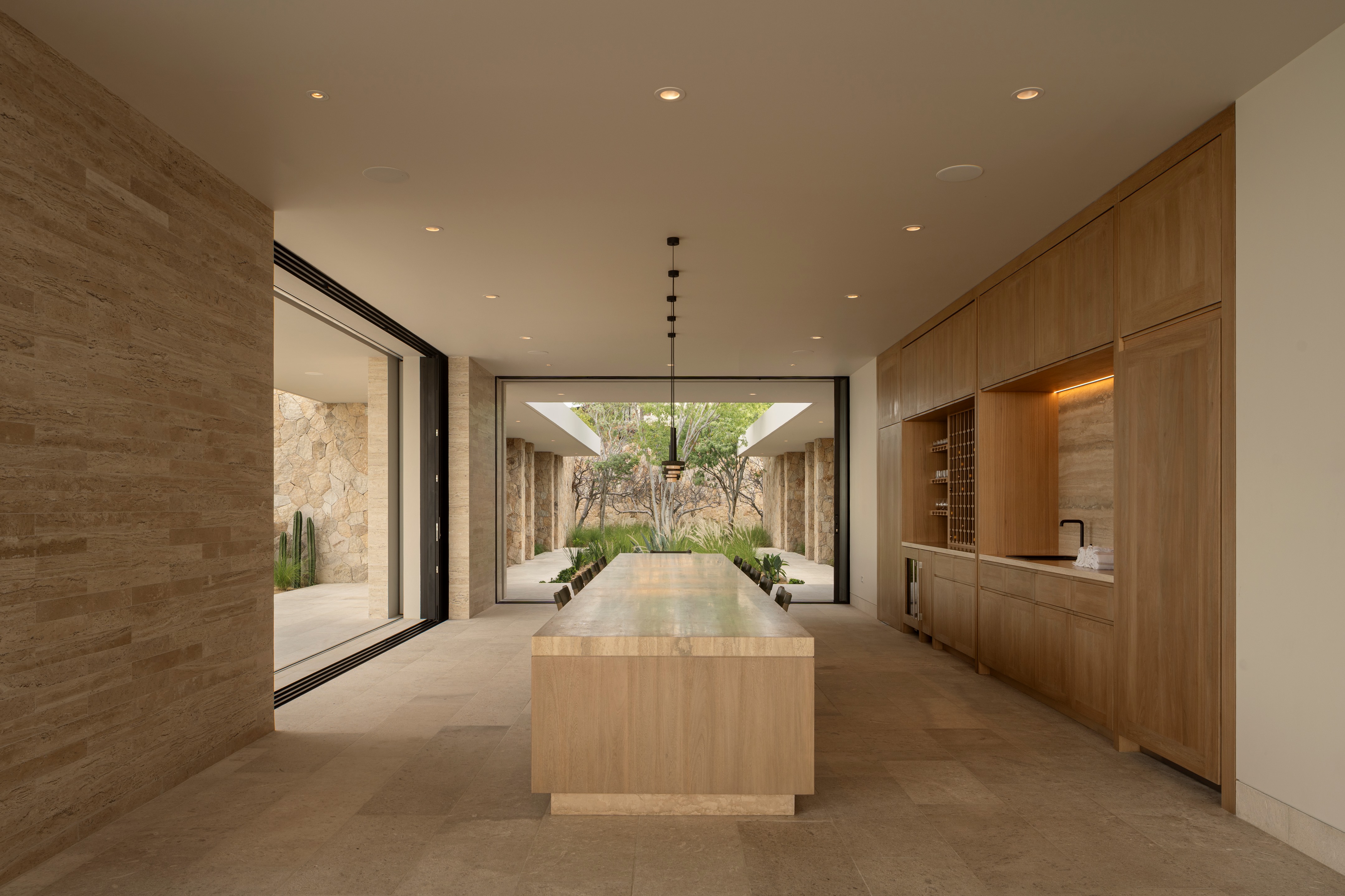 Casa La Vista: A Desert Home Framing The Horizon