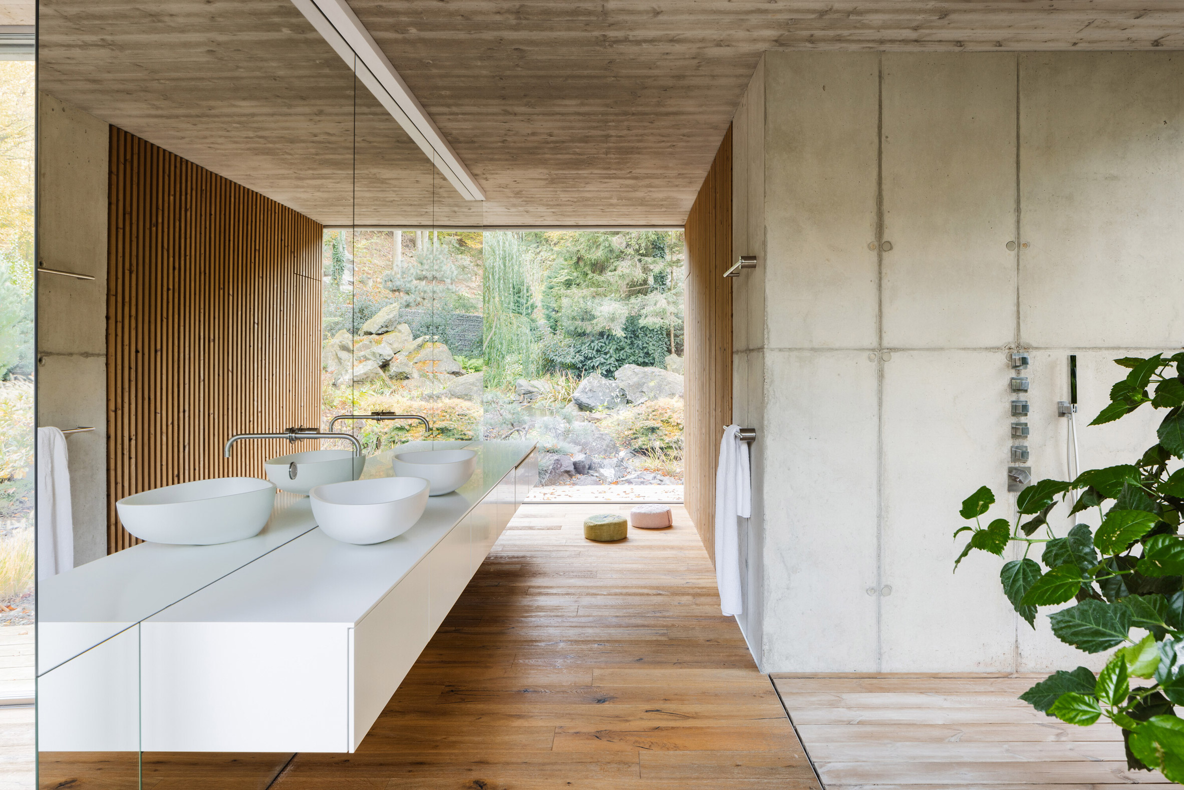 Top Picks - 6 Bathrooms Designed As Architectural Retreats