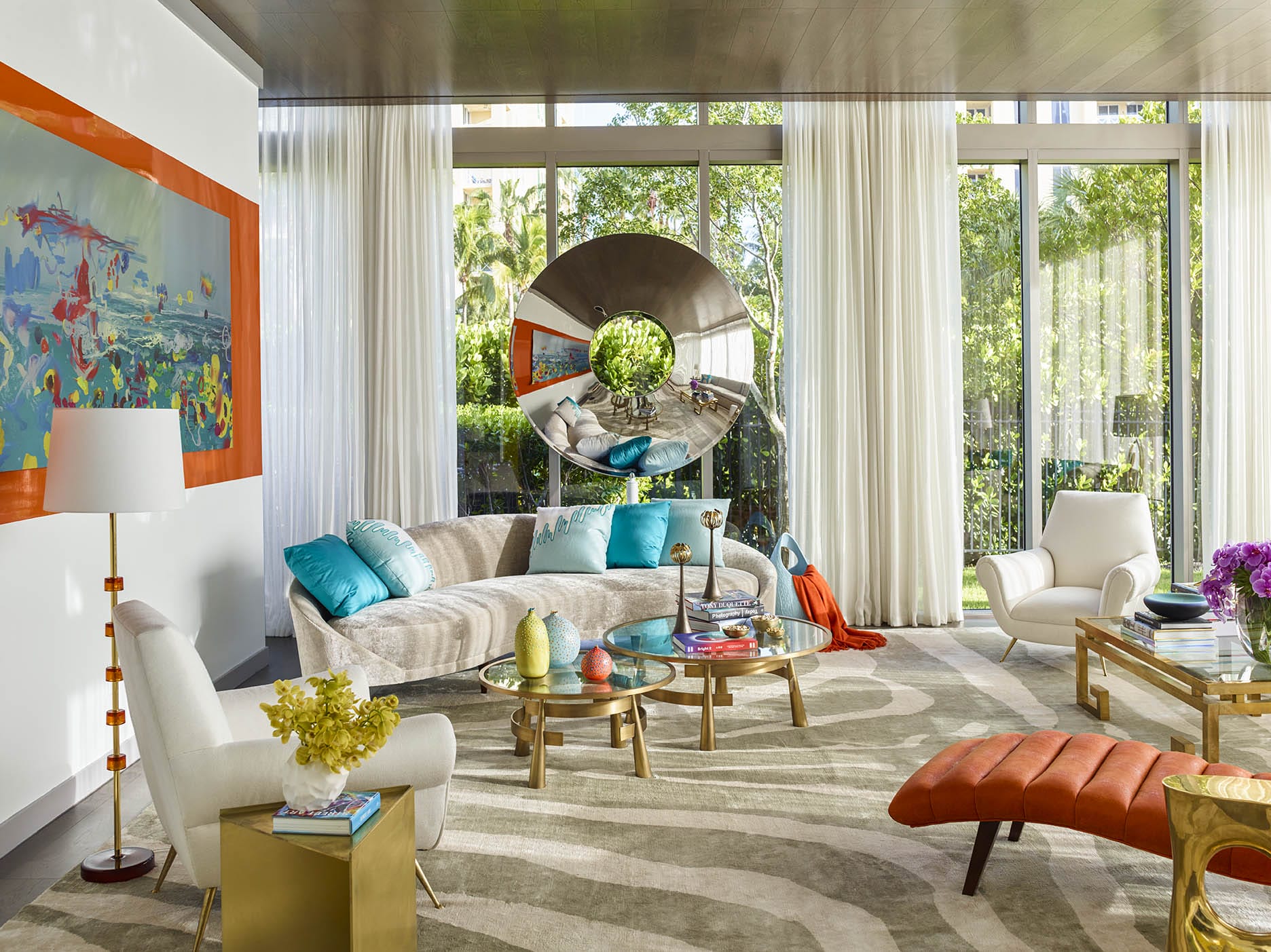 Overscaled Pattern In Small Spaces: Why Big Graphics Can Feel Calmer