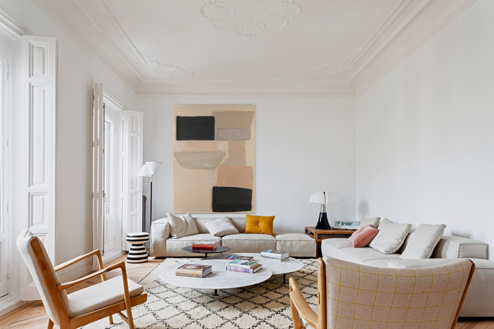 When a 1920s Madrid Apartment Demands Restraint, Not Reinvention