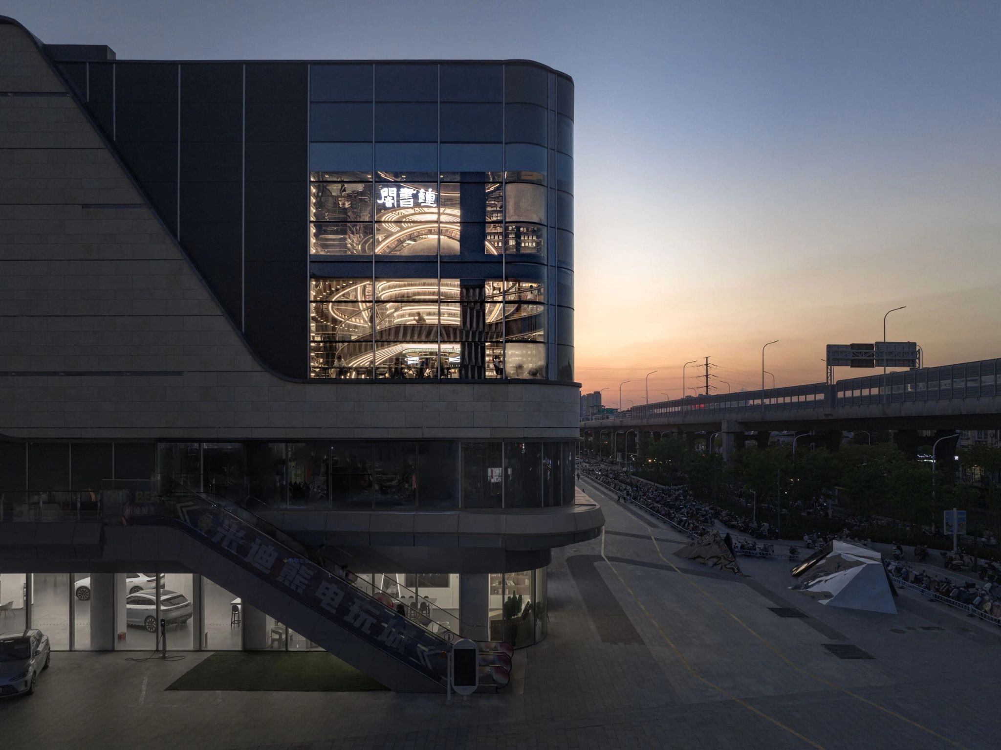 Huai’an Zhongshuge: A Poetic Journey Through Light and Reflection